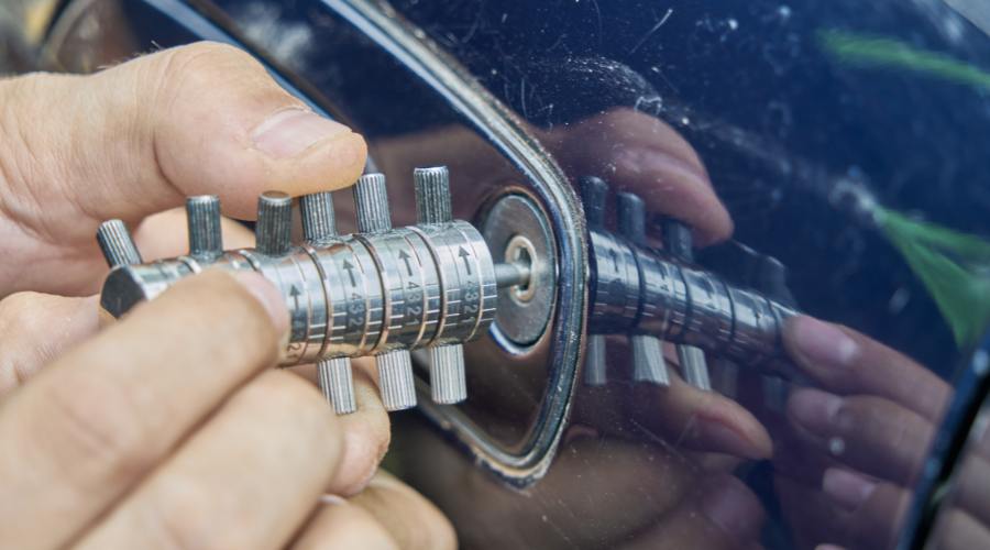 Car locksmith service